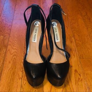 Steve Madden - Size 6.5 - Black - Strap Sandal Platform